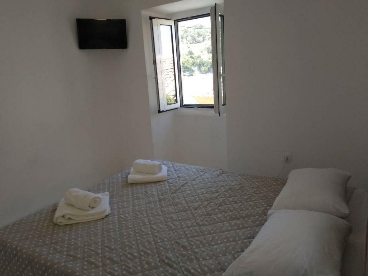 Tolos Budget Rooms Loggos Longós エクステリア 写真